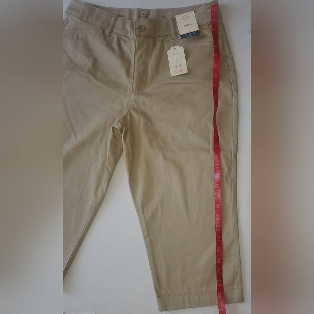 St. John's Bay Women's Capri Pants Sz 12 Biscotti - Picture 8 of 9